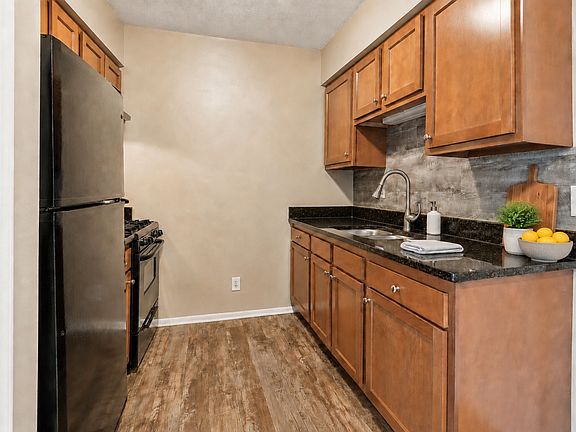 2nd image of 207 N Maple St #2
