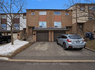 1221 Dundix Rd #43, Mississauga, ON L4Y 3Y9