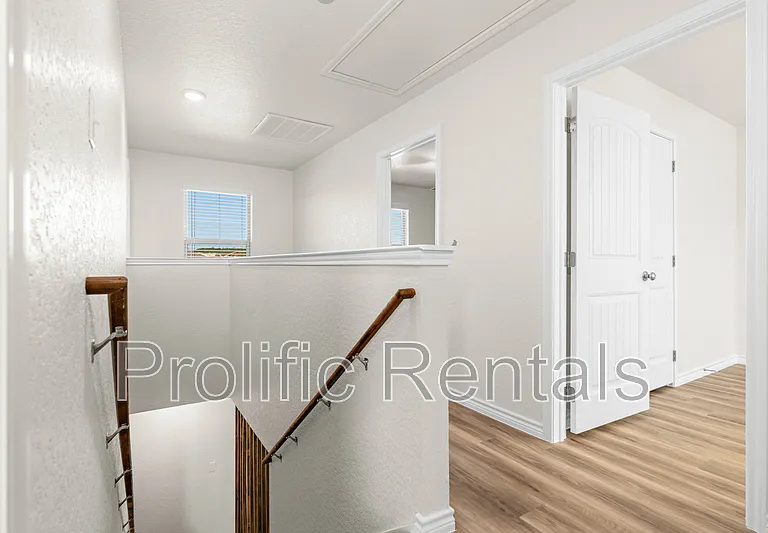 106 Logan Ct #B — Photo 13