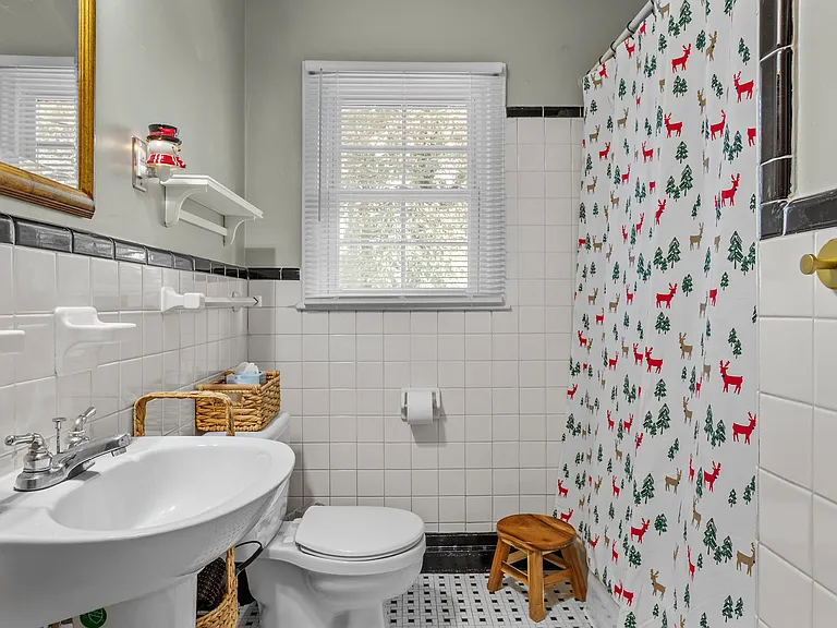 2100 Villa Dr — Photo 12