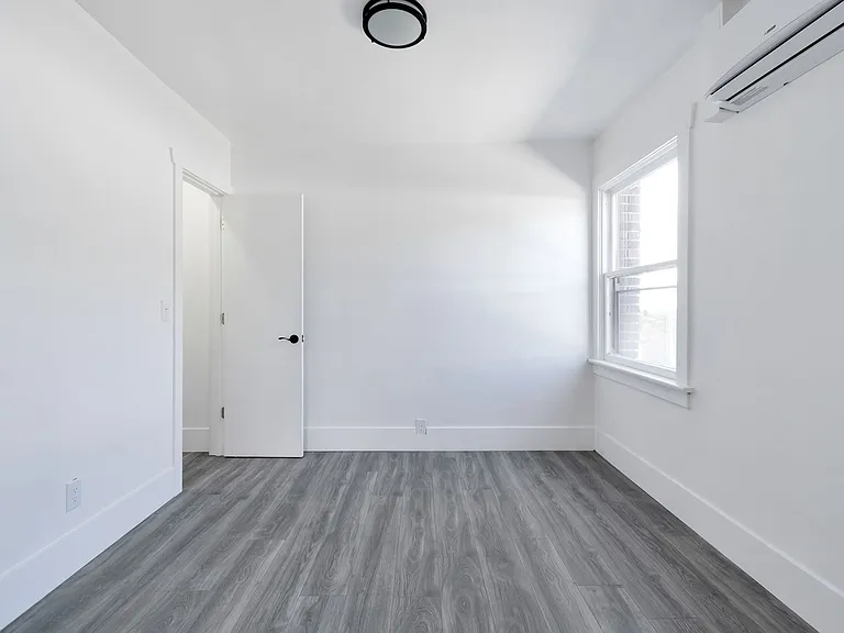 150 South Apartments — Photo 23