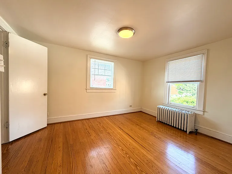 321 W Burke St #4 — Photo 9