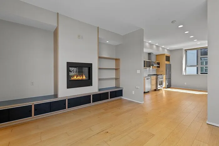 2351 Yale Ave E — Photo 14