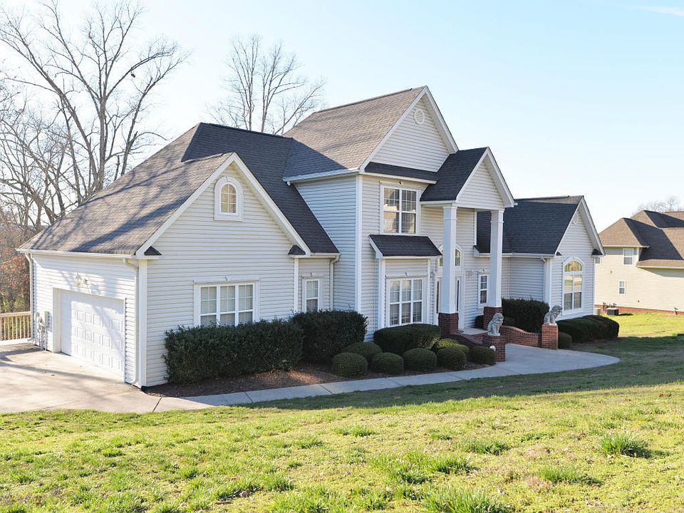 1st image of 181 Hidden Lakes Dr