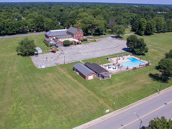 4th image of 502 Dutchmans Ln