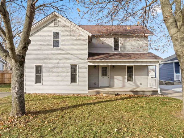 305 1st Ave E, Cascade, IA 52033