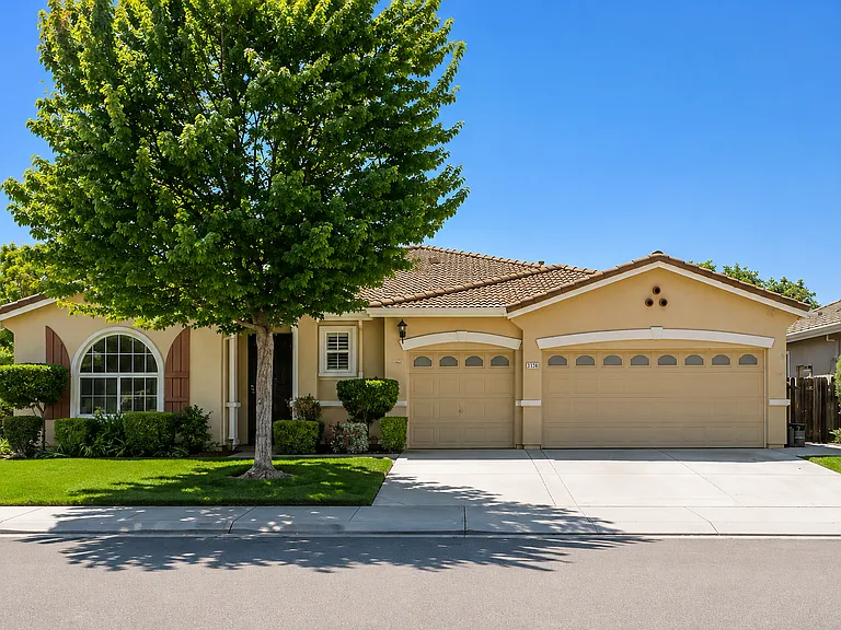 Nicoletta Ln — Photo 1
