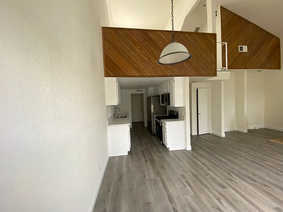 14411 Riverside Dr #13