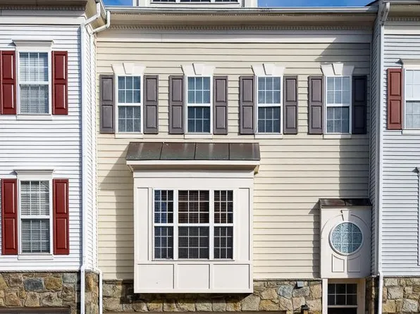 5115 Grimm Dr, Alexandria, VA 22304