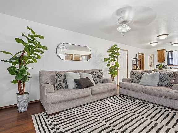 5th image of 617 6th Ave NE