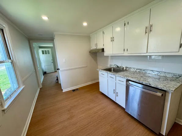 103 Coolidge St, Hartford, CT 06106