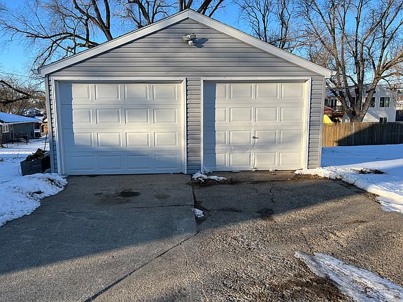 2nd image of 3337 S Lakeport St
