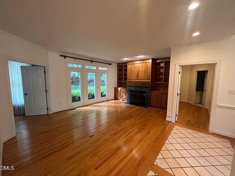 205 Berry Hill Dr — Photo 3