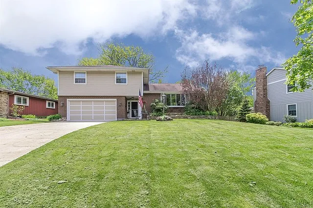 313 Surrey Rd photo 1