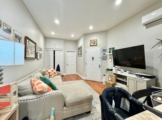22-54 41st St #2R, Astoria, NY 11105