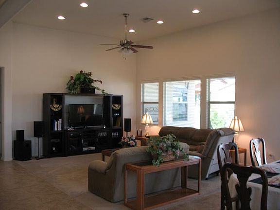 4th image of 224 N Mesilla Ct
