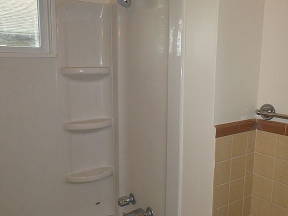 5th image of 305 North Blvd #B