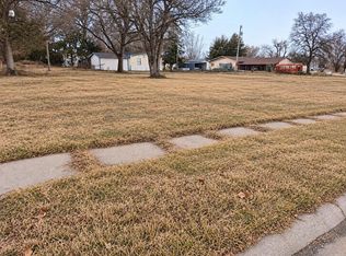 512 C St, Stapleton, NE 69163