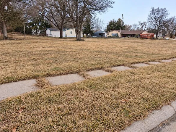 512 C Street, Stapleton, NE