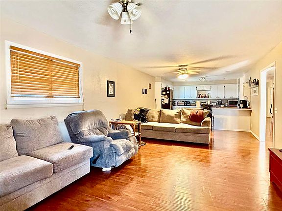 4th image of 208 N Barrickway