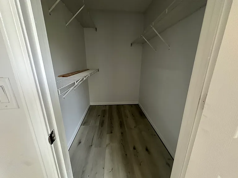 1213 Leslie Ct — Photo 6