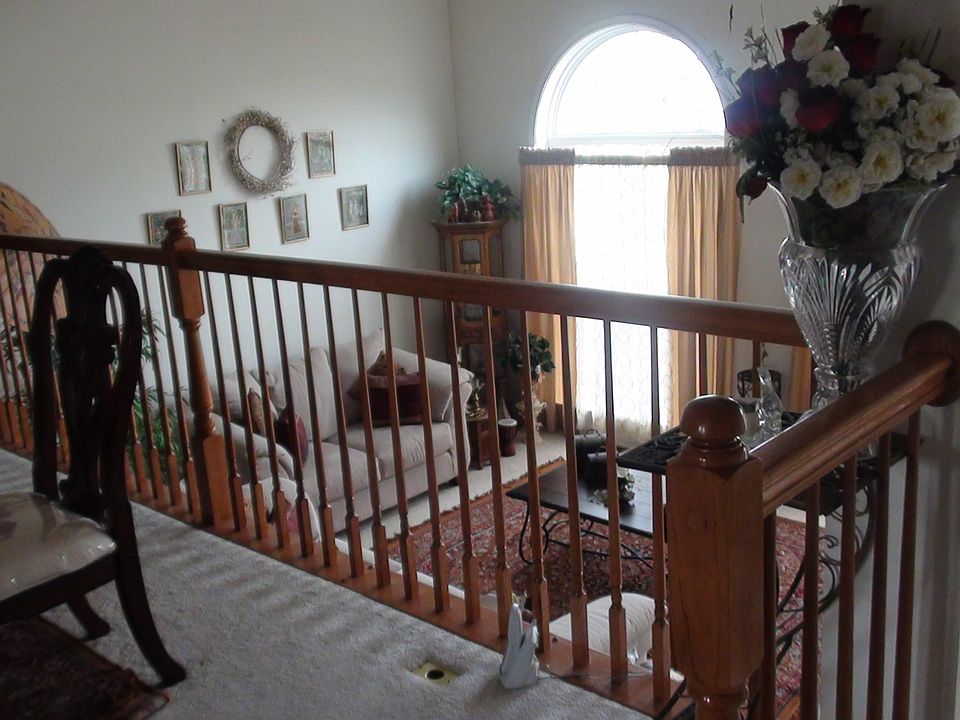 View of the split living din