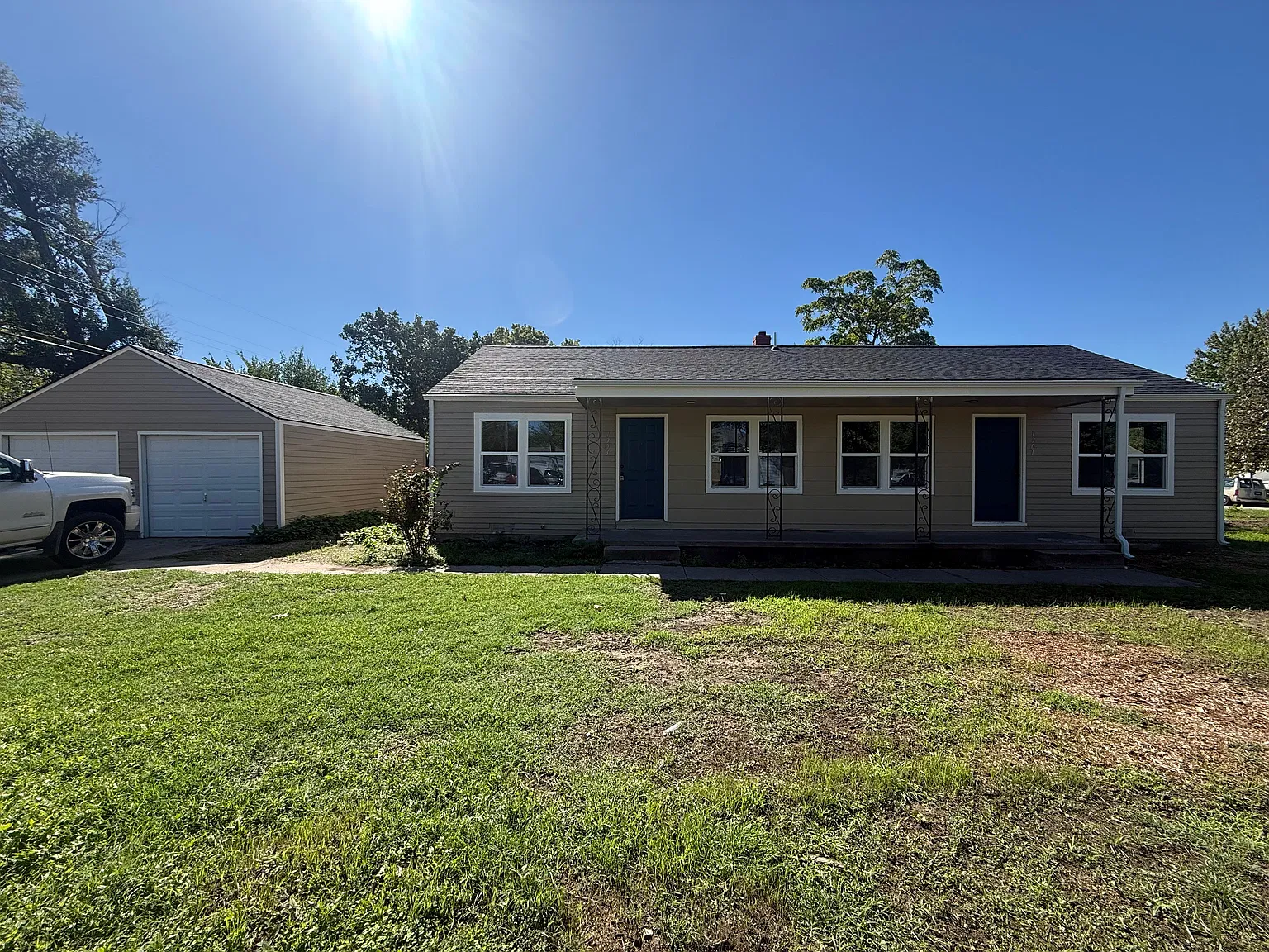 1301 E Kinkaid St — Photo 1
