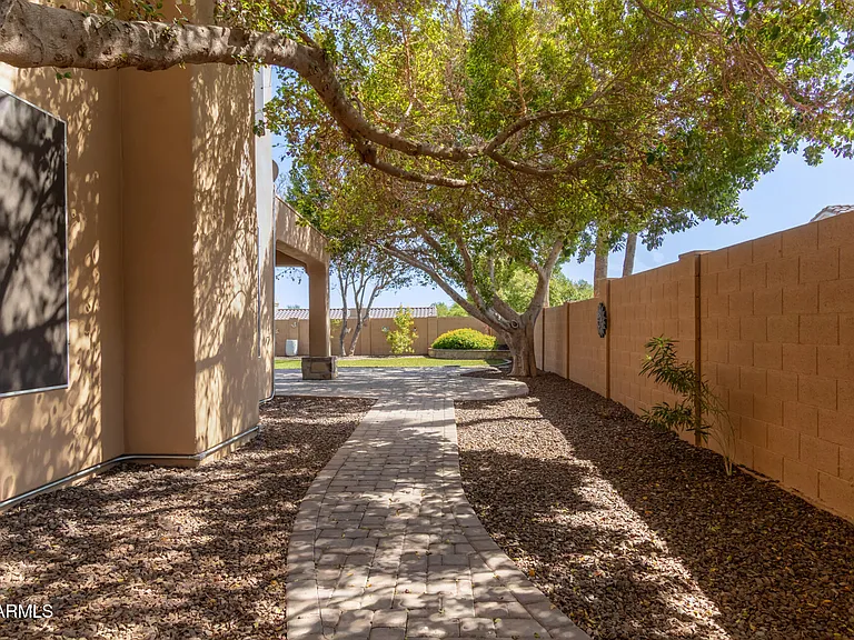 1211 E Desert Flower Ln — Photo 40