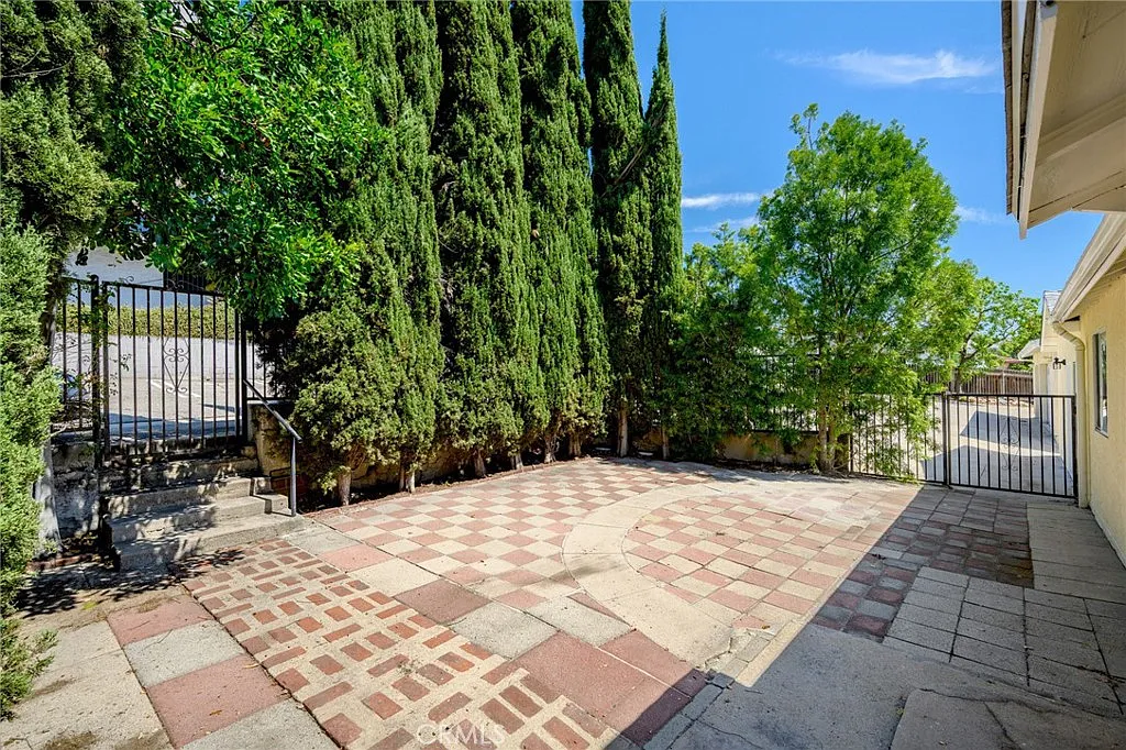 2 bed, 1126 sqft, $2,800 — Photo 3