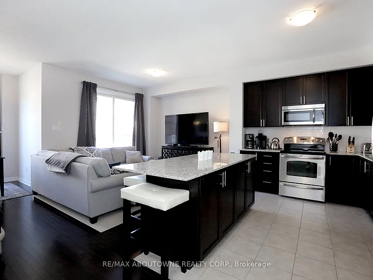 165 Hampshire Way #126 — Photo 5