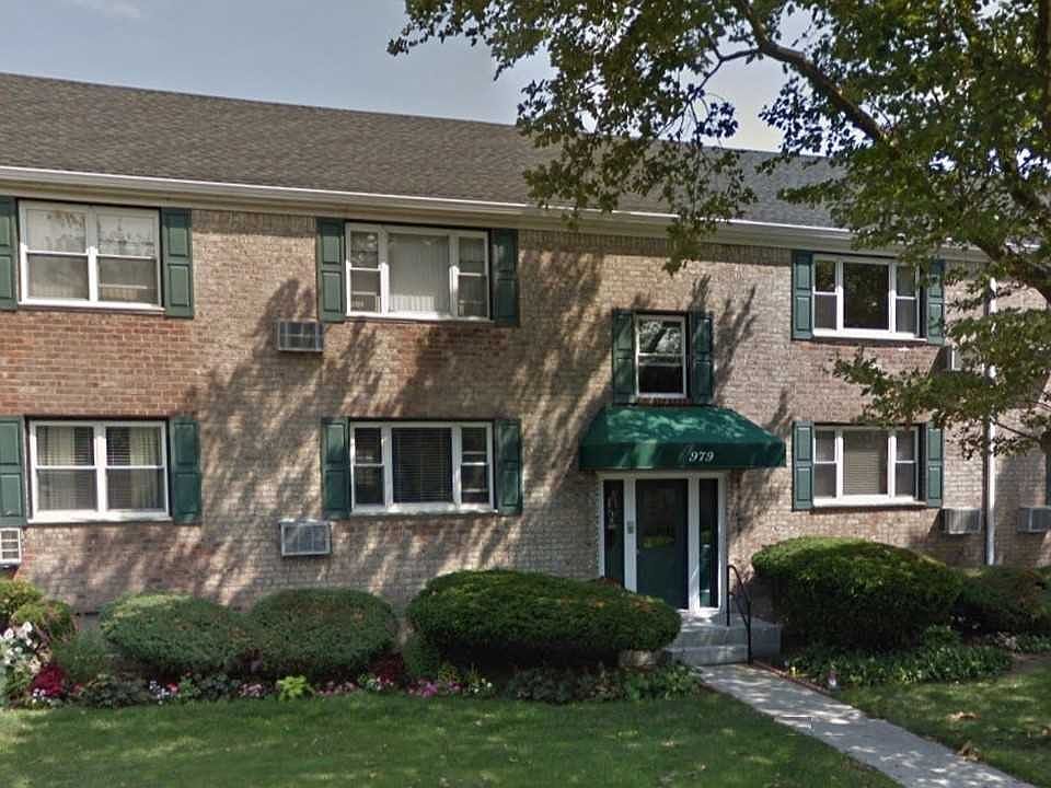 1st image of 979 Fenwood Dr APT 1