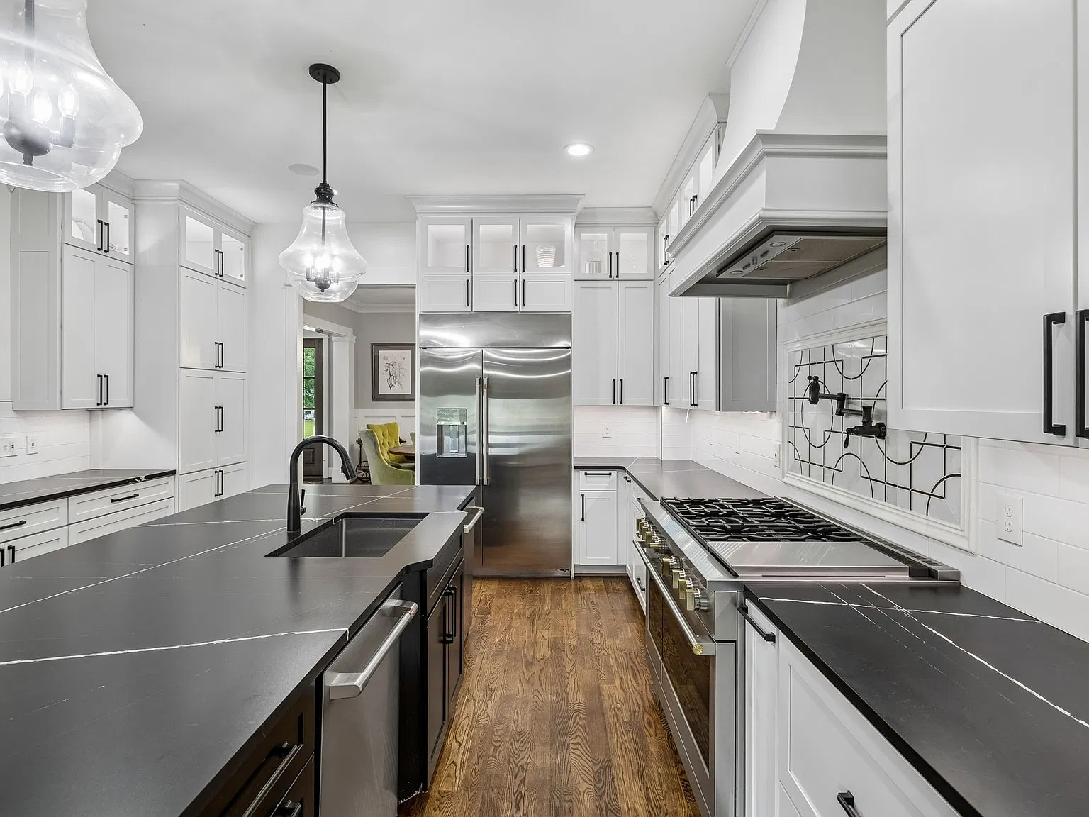6 bed, 6560 sqft, $10,000 — Photo 3