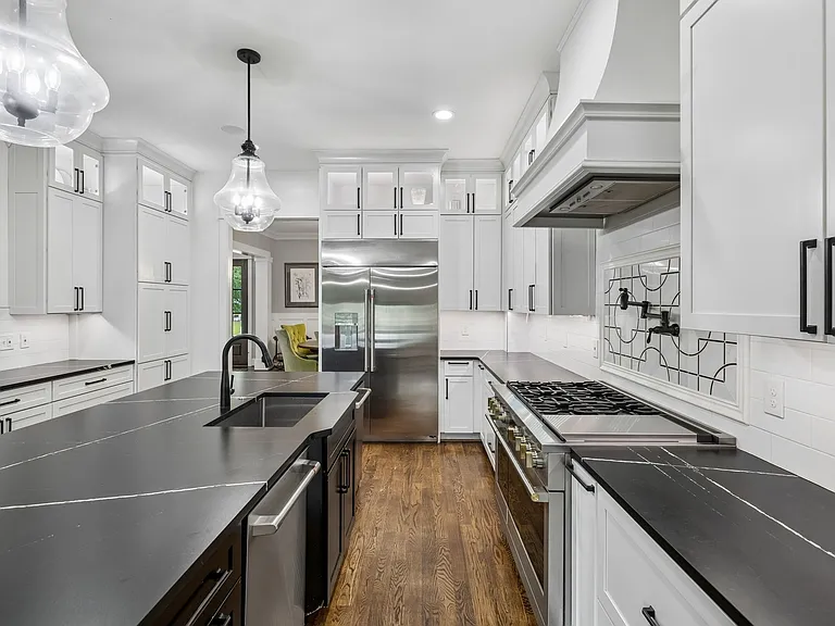 8231 Glover Dr — Photo 3