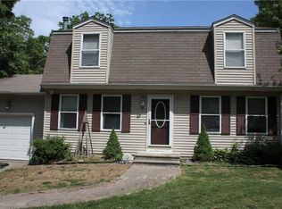 19 Chelsea Farm Dr, Richmond, RI 02898