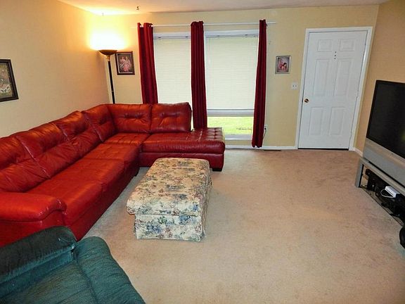 5th image of 208 Adrian Dr