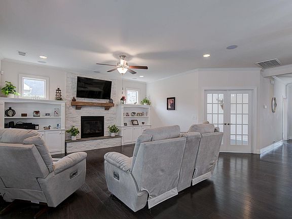 2nd image of 723 Millpoint Way