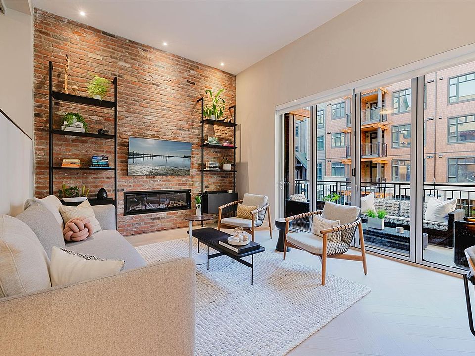 1st image of 427 Lampson St #207