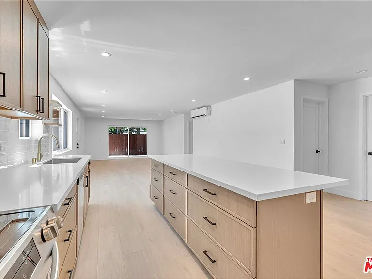6913 Encino Ave #LOWER — Photo 21
