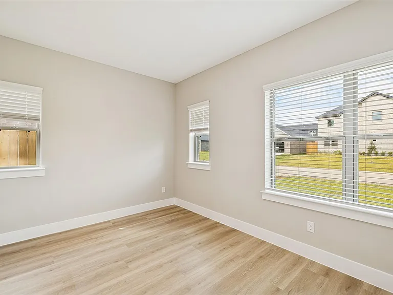 2618 Martinas Ct — Photo 20