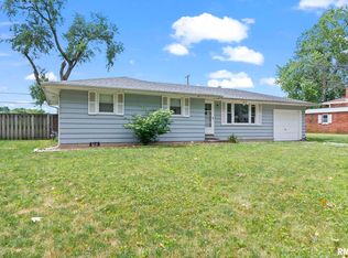 25 Queensway Dr, Sherman, IL 62684