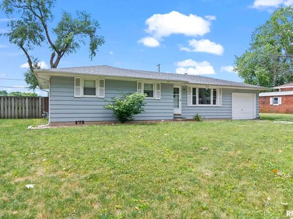 25 Queensway Dr, Sherman, IL 62684