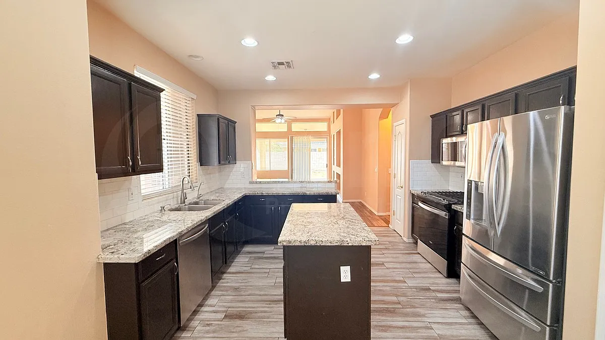 3 bed, 2.0 bath, 1457 sqft, $2,199 — Photo 2