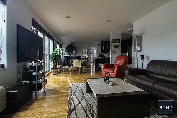 Rented by Bond New York | media 22