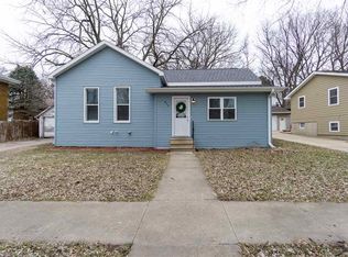 411 2nd Ave NE, Waverly, IA 50677