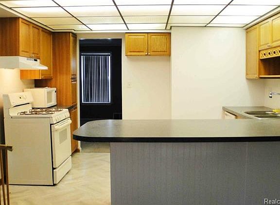 3rd image of 2056 New York Ave