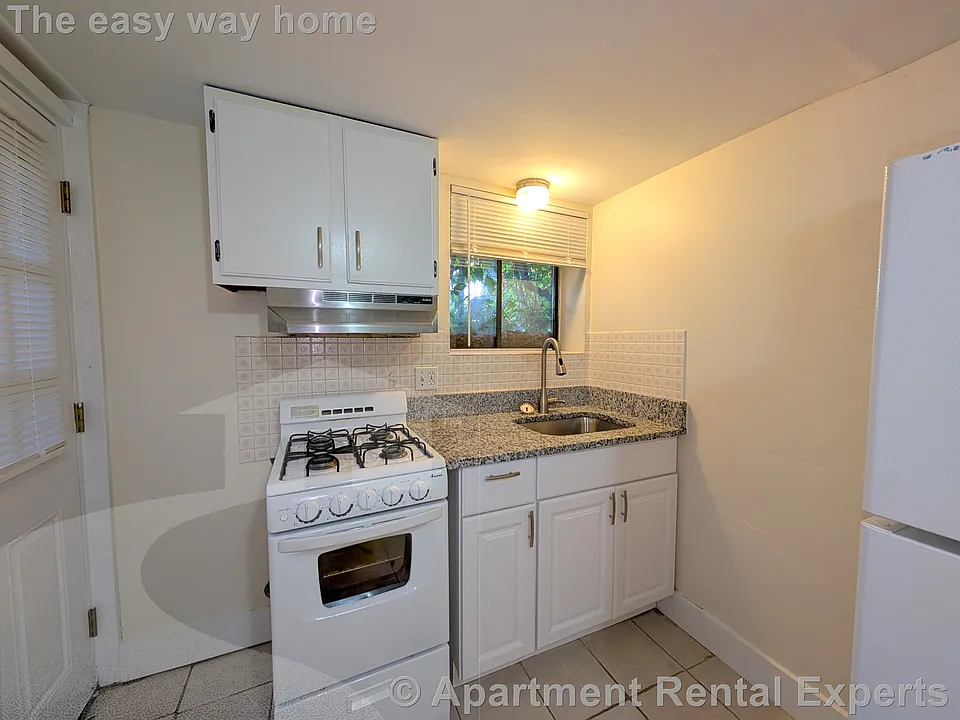 19 Cameron Ave #2
