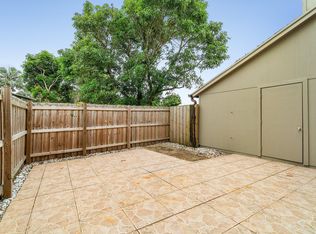 912 Sandtree Dr, Palm Beach Gardens, FL 33403