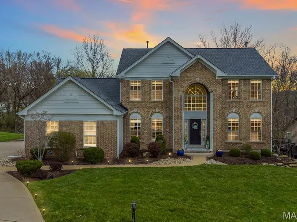 1048 Keystone Trail Dr, Chesterfield, MO 63005