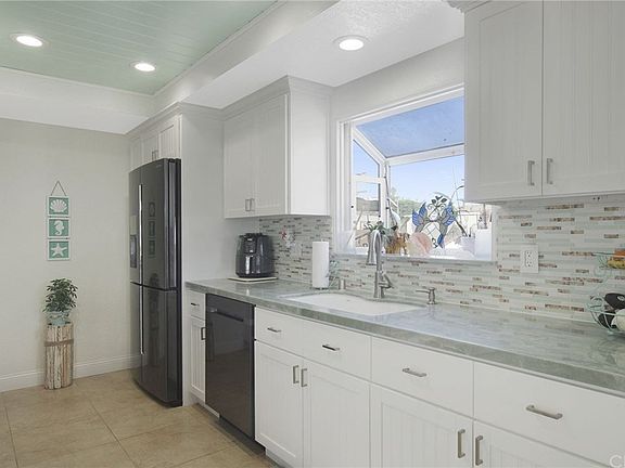 4th image of 3129 S Pacific Ave