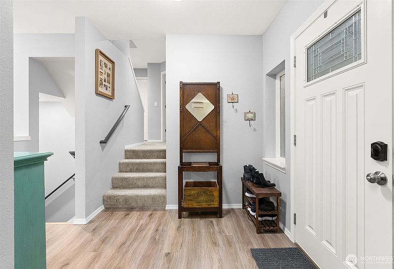 4th image of 6014 207th Avenue E